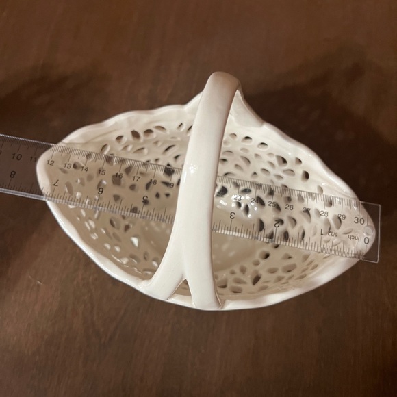 nd exclusive ceramic Like Marquis shaped basket Lace Vibe Handled Off White - Picture 5 of 9